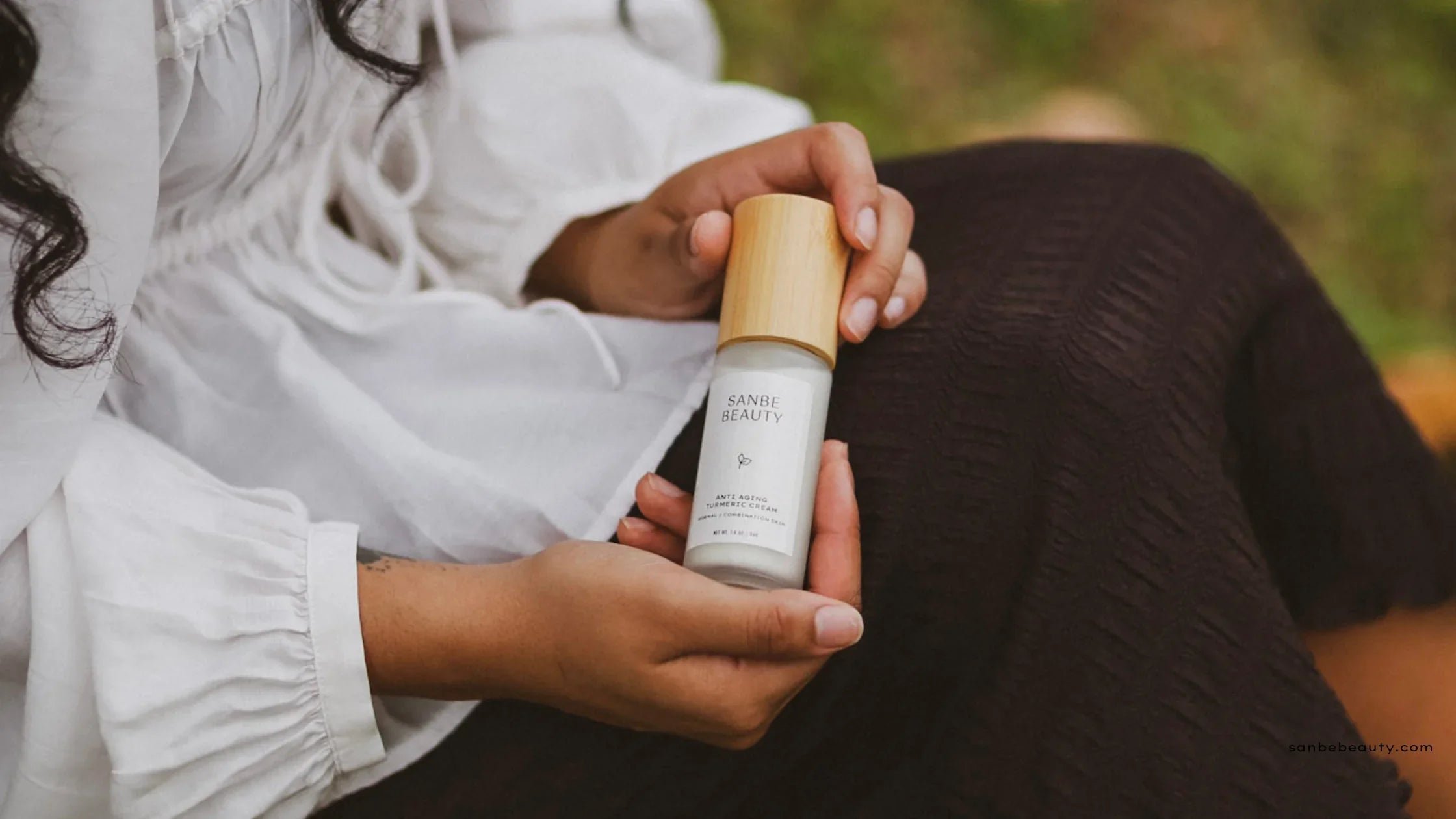 Woman holding the Sanbe Beauty Anti-Aging turmeric Face Cream in her hand
