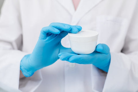 なぜ防腐剤は特にオーガニックスキンケアで重要なのですか？