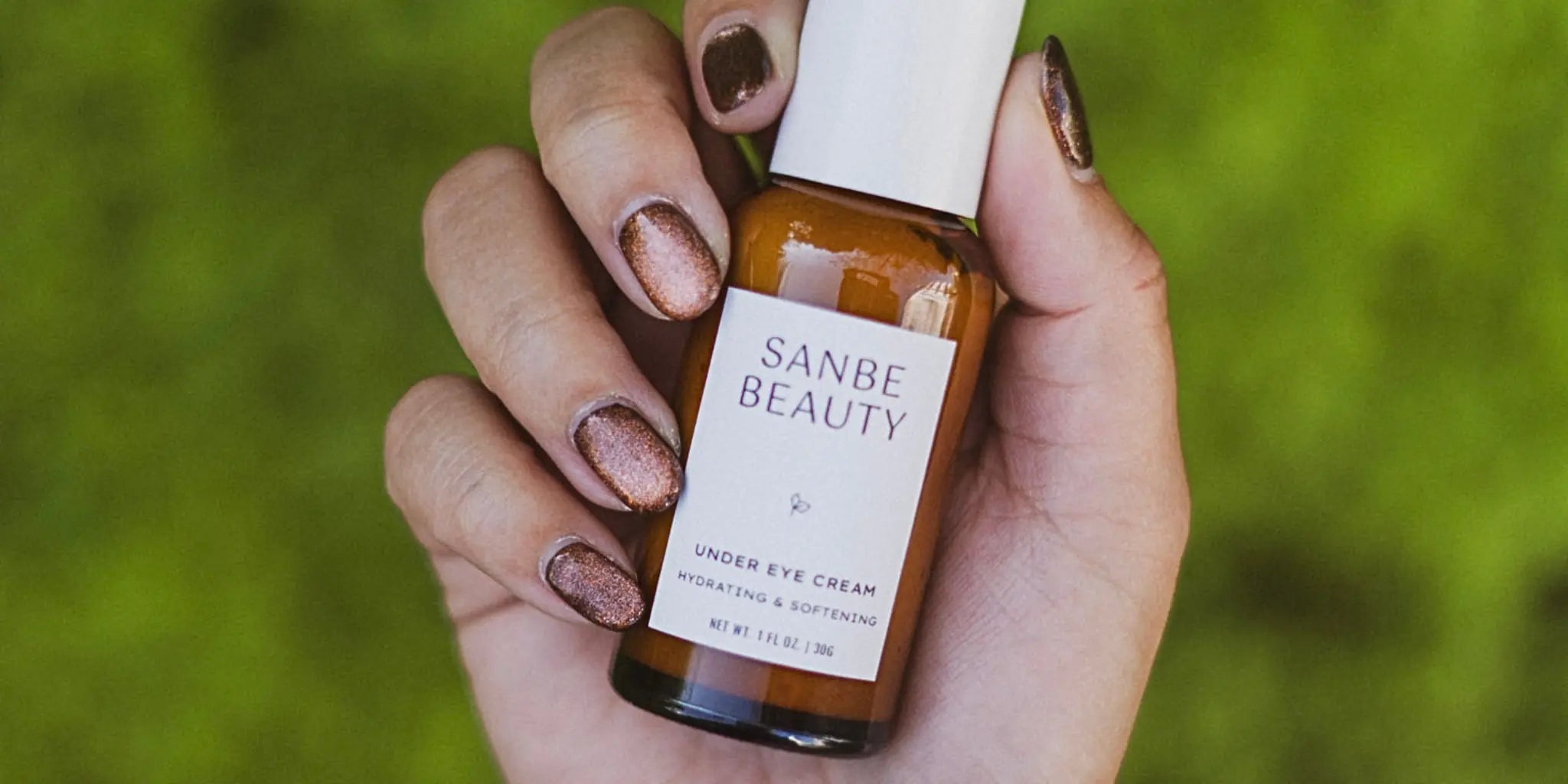 C-Under_eye_cream_in_hand___Sanbe_Beauty.webp